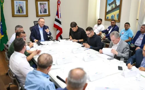 Secom_-_Governo_realiza_audiencias_com_prefeitos_no_Palacio_dos_Leoes_002