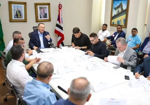 Secom_-_Governo_realiza_audiencias_com_prefeitos_no_Palacio_dos_Leoes_002