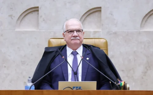 luiz-edson-fachin-sentado-cadeira-presidencia-stf-1024x683