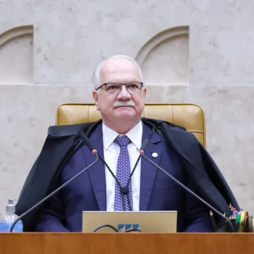 luiz-edson-fachin-sentado-cadeira-presidencia-stf-1024x683
